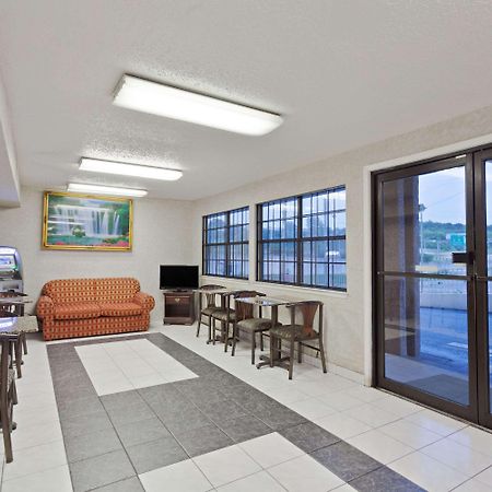 Days Inn By Wyndham Downtown-Nashville West Trinity Lane Εξωτερικό φωτογραφία