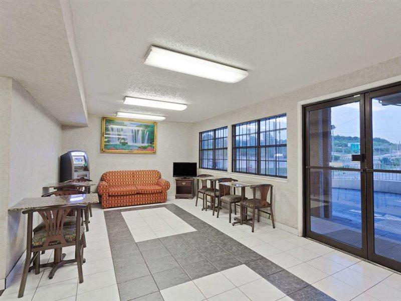 Days Inn By Wyndham Downtown-Nashville West Trinity Lane Εξωτερικό φωτογραφία