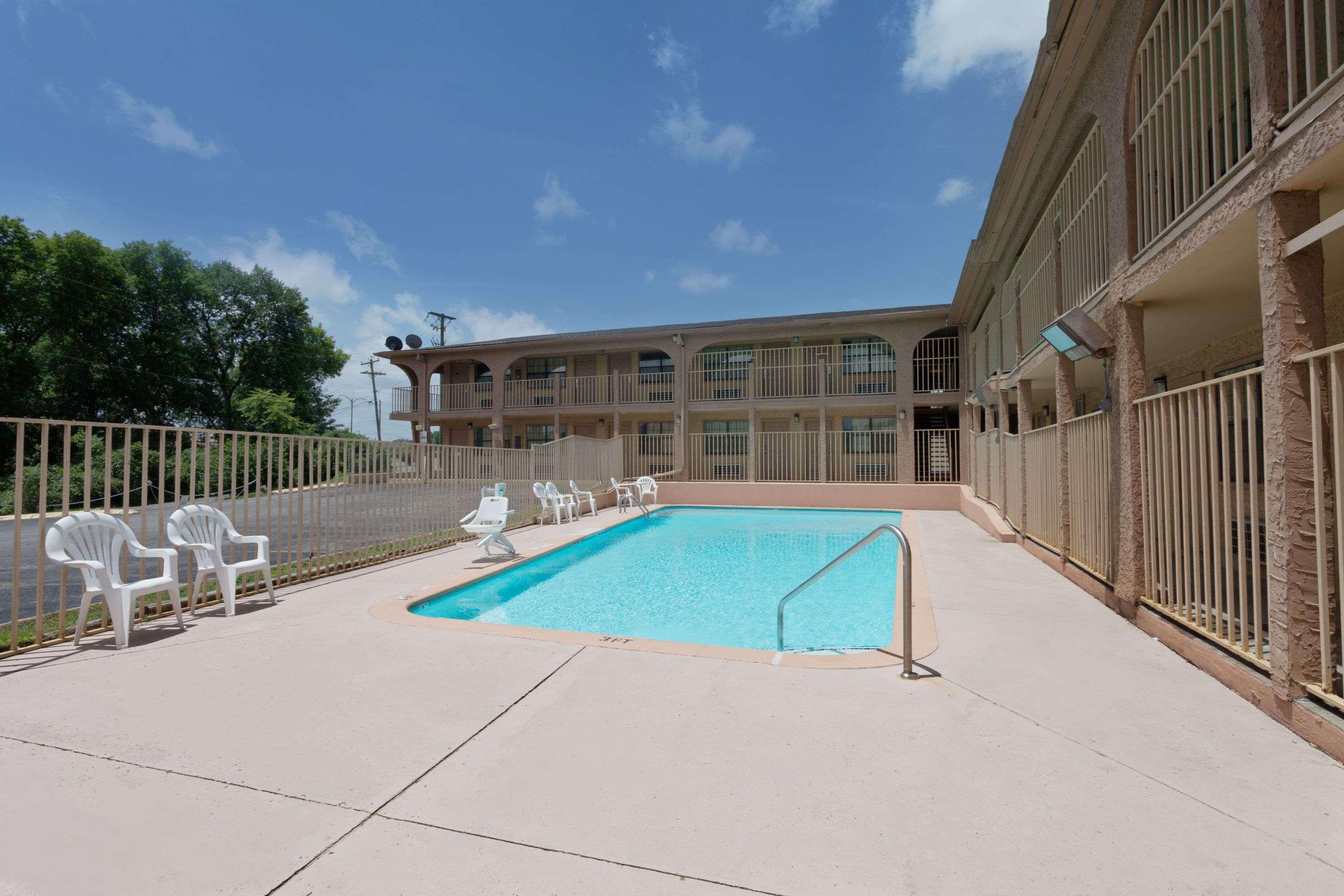 Days Inn By Wyndham Downtown-Nashville West Trinity Lane Εξωτερικό φωτογραφία
