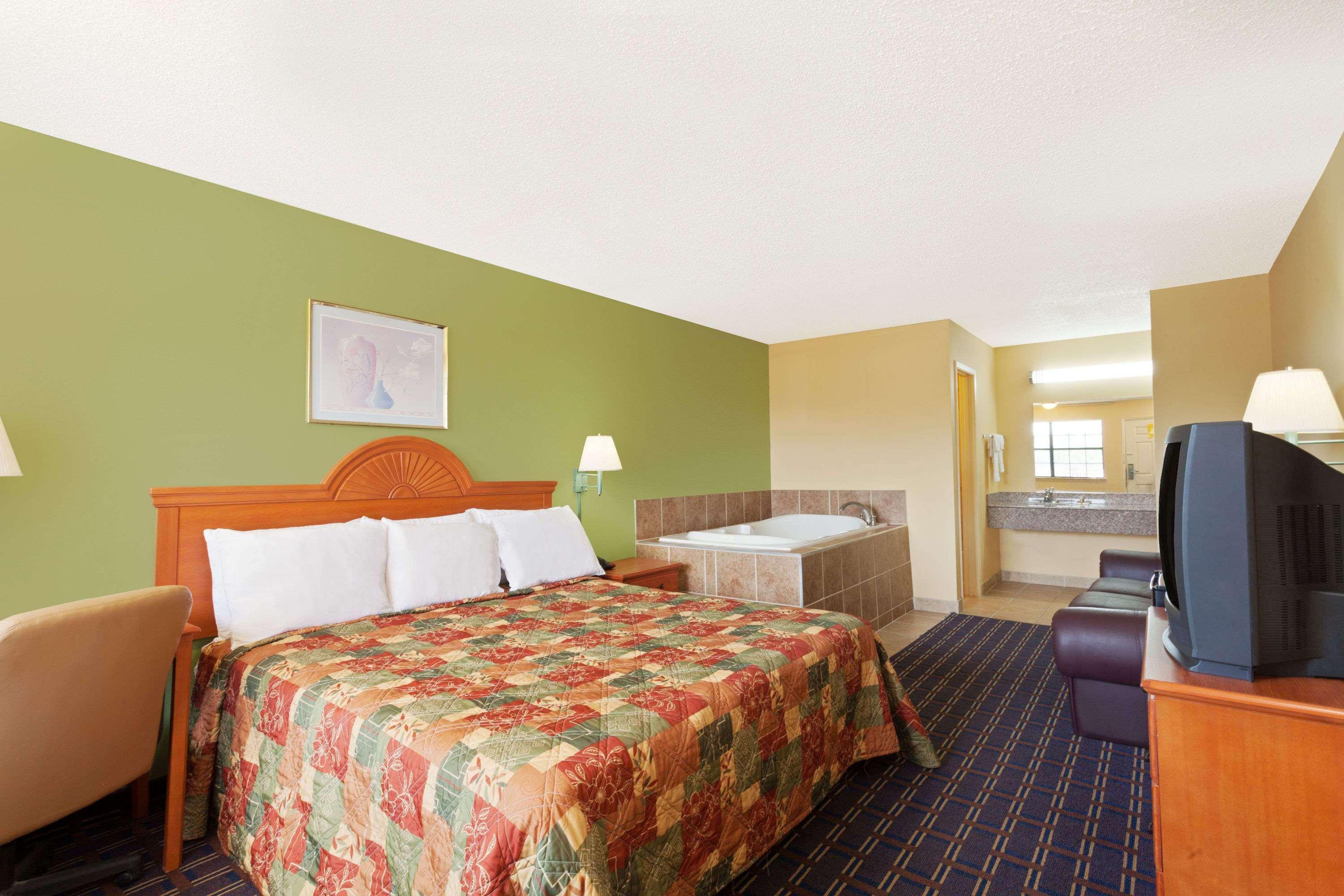 Days Inn By Wyndham Downtown-Nashville West Trinity Lane Εξωτερικό φωτογραφία