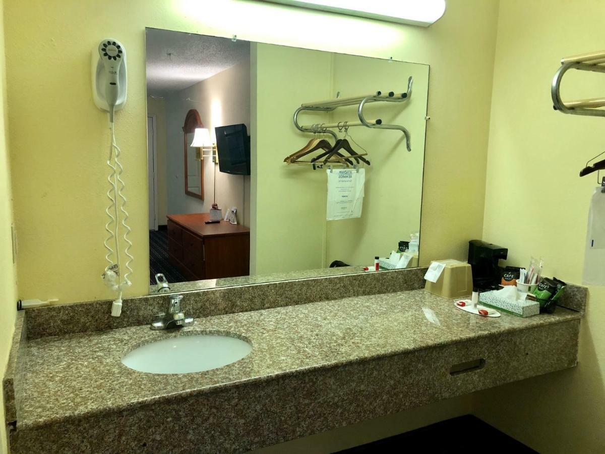 Days Inn By Wyndham Downtown-Nashville West Trinity Lane Εξωτερικό φωτογραφία